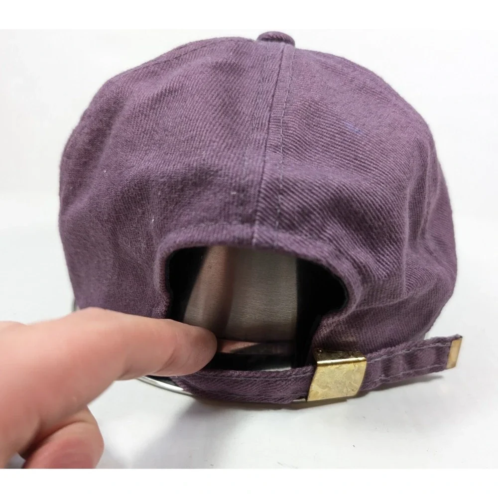 READ Vintage Nike Air Hat Purple Gold Metal‎ Emblem Strapback 90s